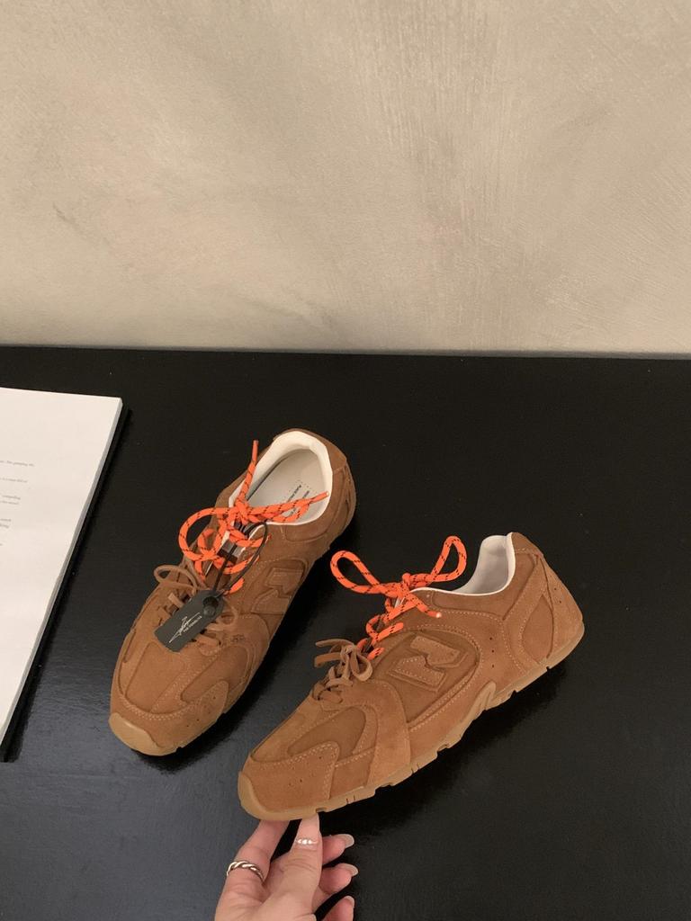 Läder tyska träningsskor dam 2025 vår nya retro plattbottnade mångsidiga färgmatchande avslappnade sport Forrest Gump skor pappaskor