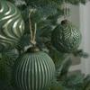 12 Stück Vintage Grüne Weihnachtskugel-Ornamente 8 cm Retro Weihnachtsbaumkugeln für Haus Innen Dekoration DIY Feiertagsbastelbedarf