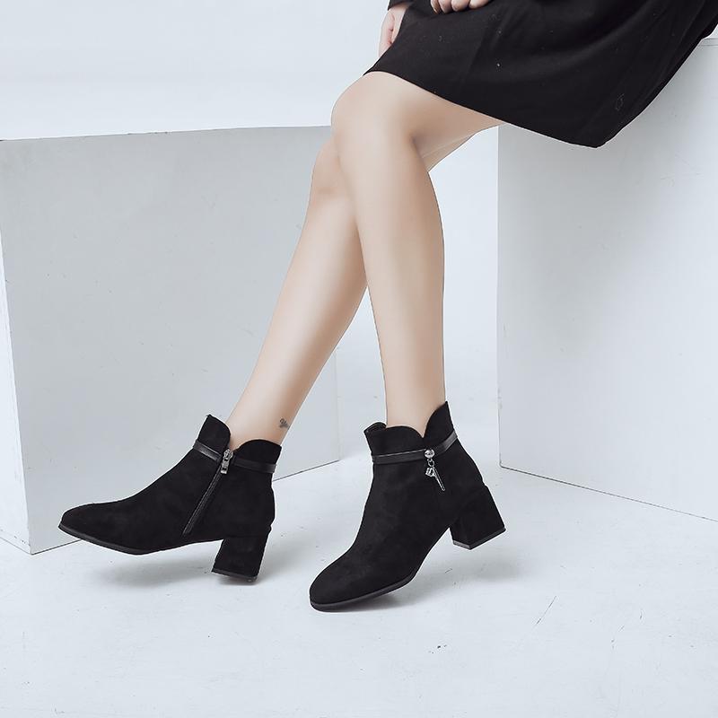 Ladies' Velvet Warm and Charming Fashion Sexy High Top Boots Leather Shoes Fashionable Thick Heel Fashion Boots Short Leg Women's Boots