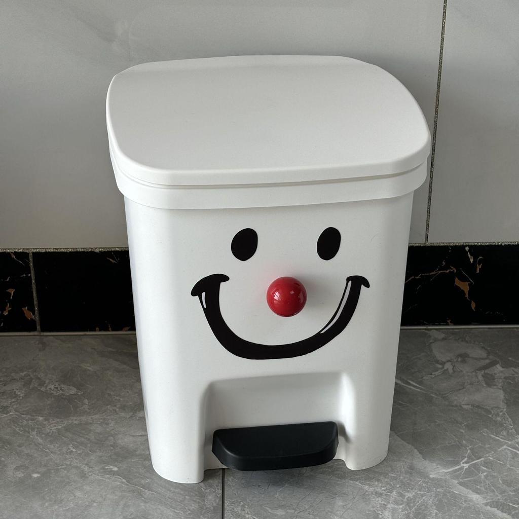 New Smile Clown Trash Can: Large Capacity Foot Pedal Bin with Lid, Stylish Design for Home, Bedroom, Living Room, and Kids' Room