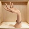 Elegante 29cm Schaufensterpuppenhand PVC 3 Farben Ring-Ausstellungsständer Realistischer Armband-Ausstellungsständer