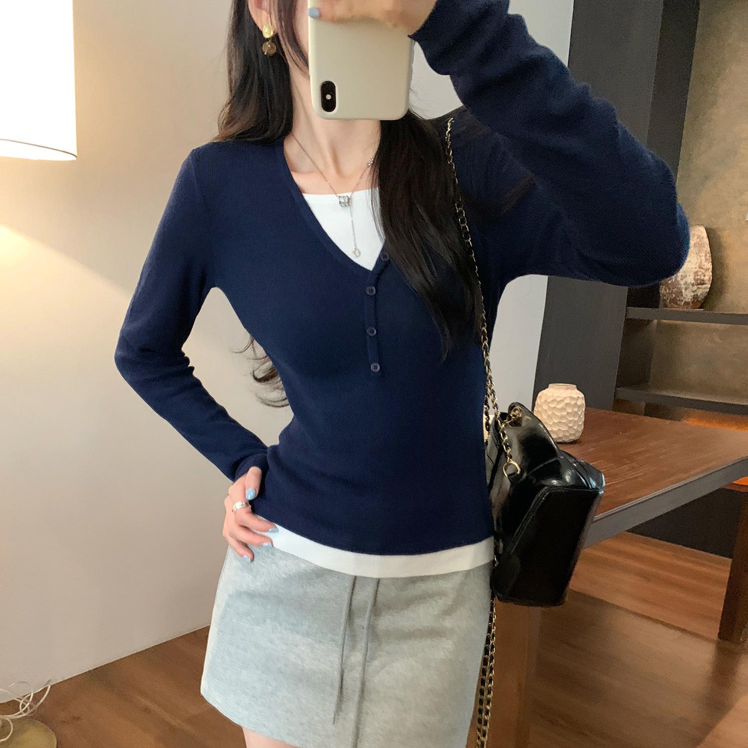

Color-Block V-Neck Fake Two-Piece Slim-Fit Knit Sweater for Women, Autumn/Winter 2025 L