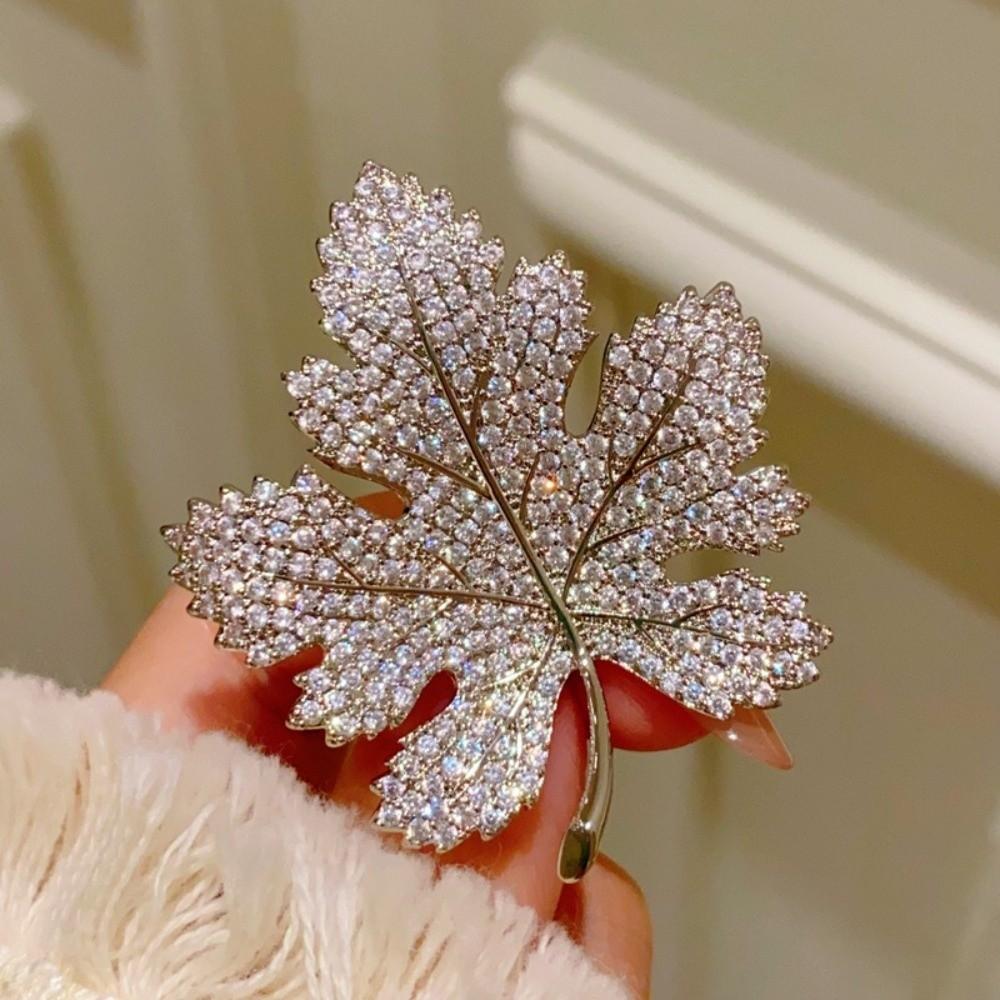 Vintage Sequin Leaf Brooch Trendy Jewelry Maple Leaf Pin Fashion Dress