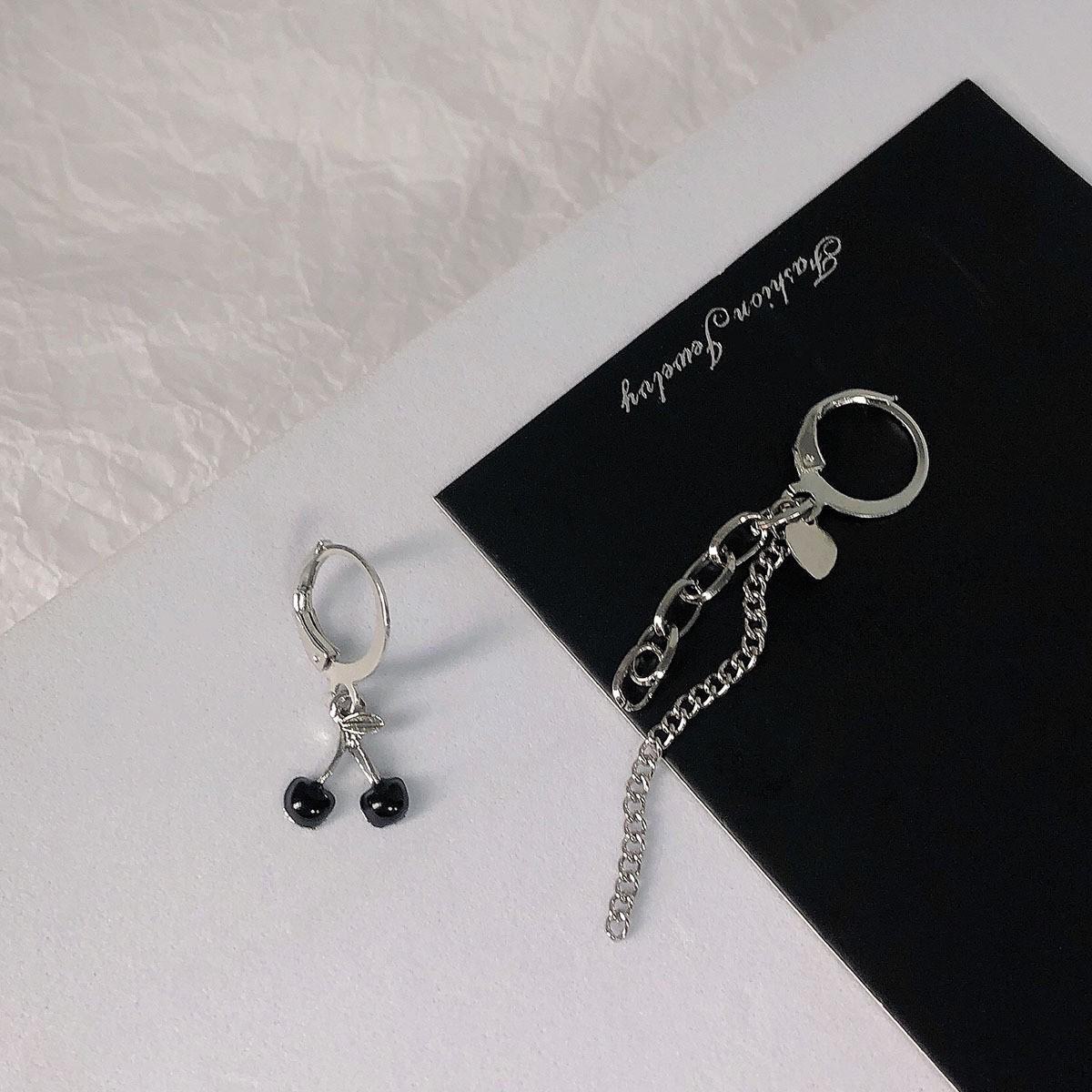 

Розкішні сережки Camellia Light: Модний, універсальний і вишуканий дизайн для жінок Cherry heart earrings R3211 чорний