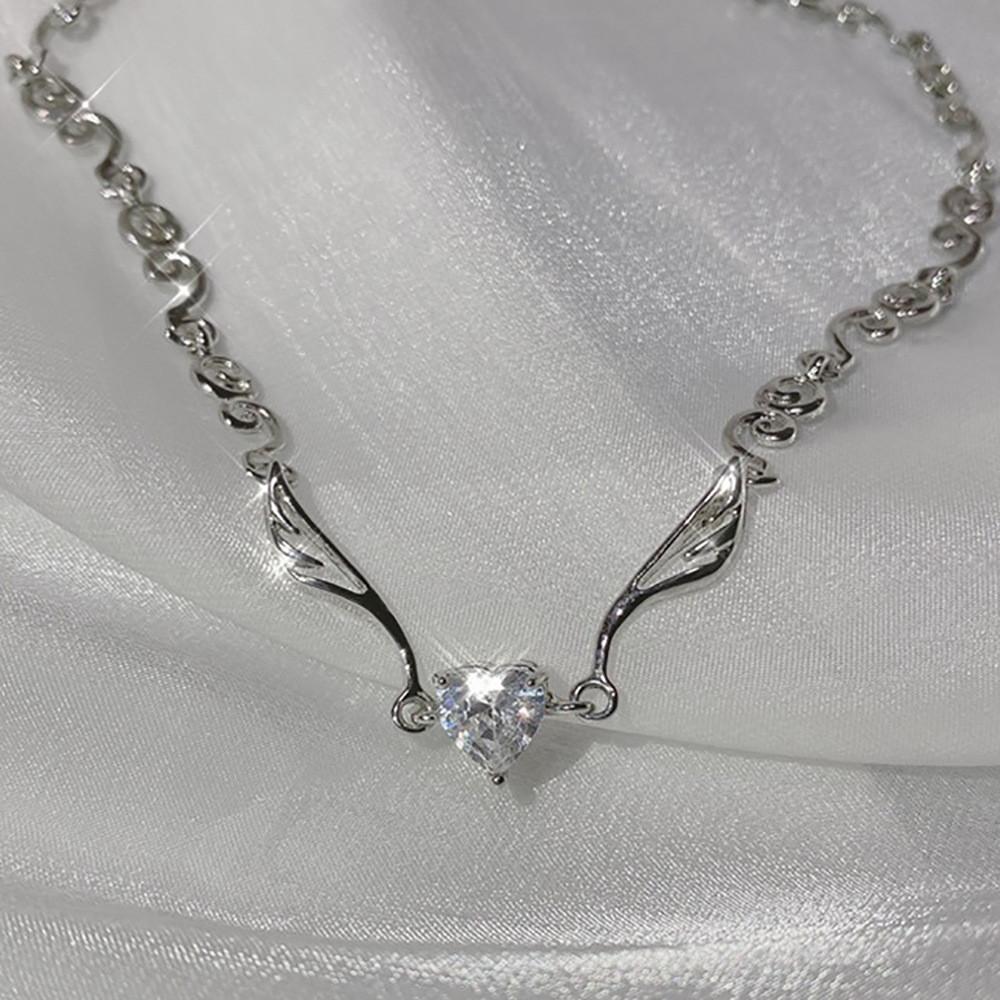 Stylish Silver Heart Pendant Necklace For Women Vintage Geometric Chain Design
