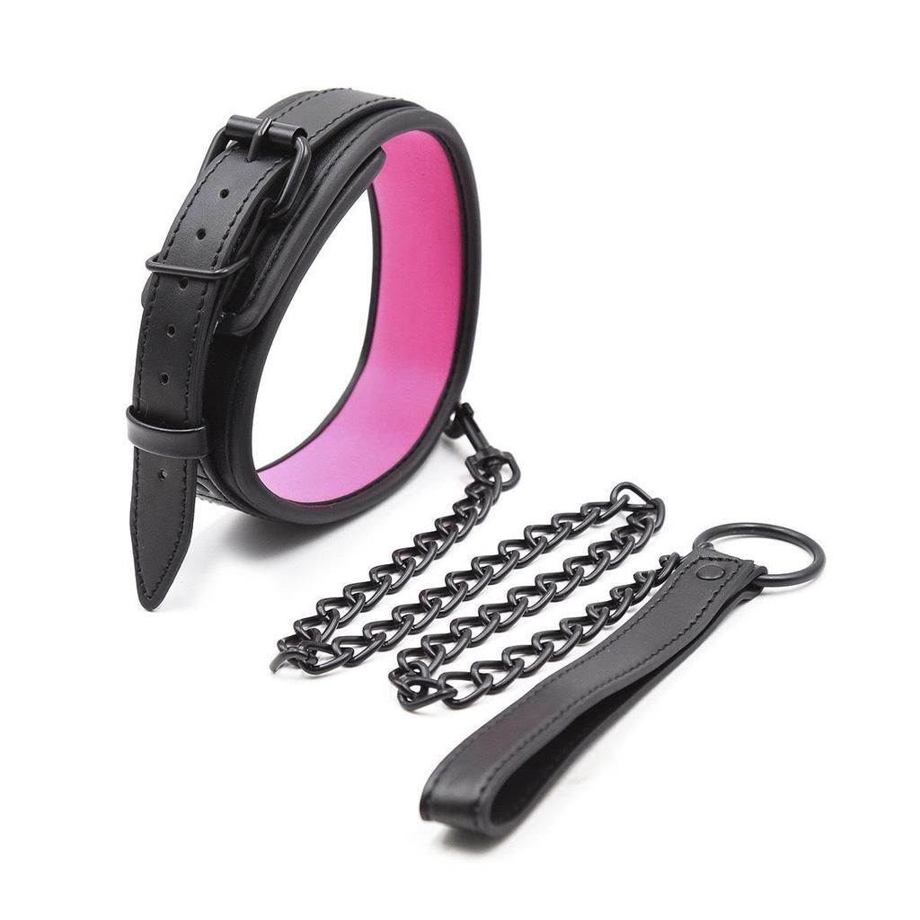 Erotisches Poker SM Fesselset: Metallkettenleine, Halsband und Handfesseln aus Tauchmaterial