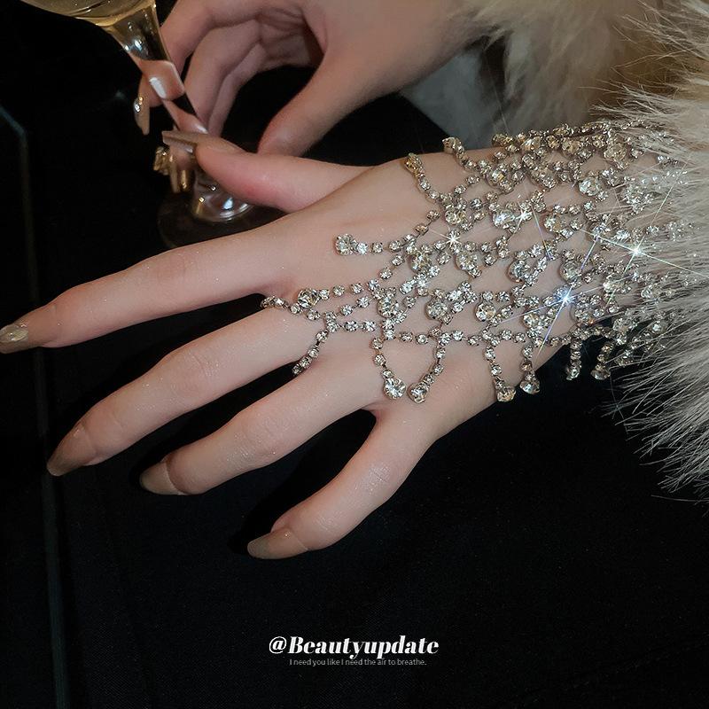 Diamond-encrusted multi-layer tassel bracelet light luxury integrated ring bracelet trend exquisite design jewelry wholesale