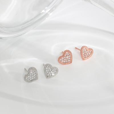 Light Luxury Korean Version Peach Heart Stud Earrings for Women, Full of Diamonds and Love for Girls, Retro Twist Heart Stud Earrings.