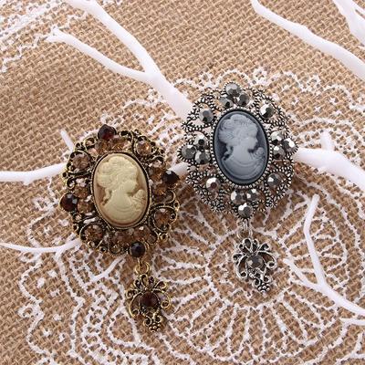 Broches et bijoux de corps