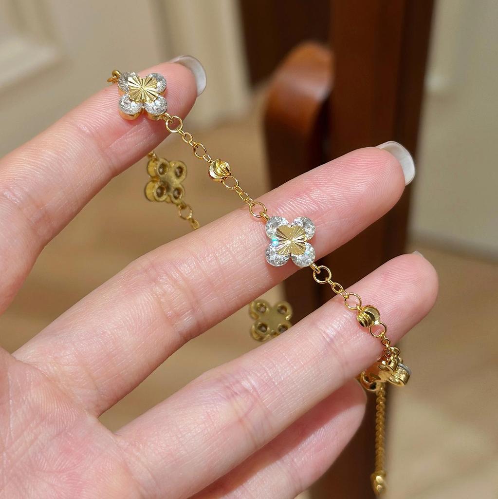 Elegant Zircon Flower Pendant Bracelet - Luxurious, Exquisite, Niche Jewelry for Women