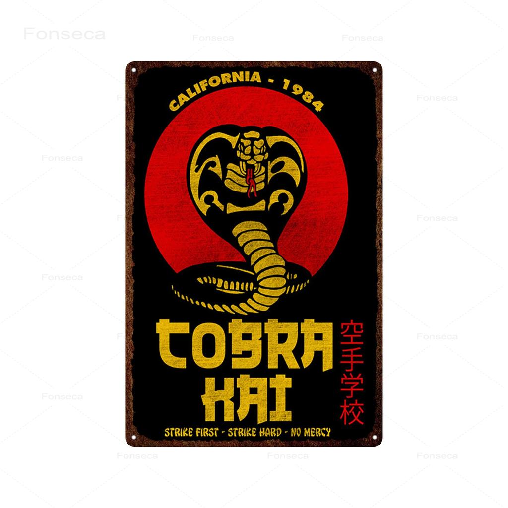 Klasický Kung Fu Komediální Film Kovové Plechové Značky Cobra Kai Retro Umění Nástěnná Samolepka Plakát pro Bar Místnost Domácí Dekorace Plechové Tabule