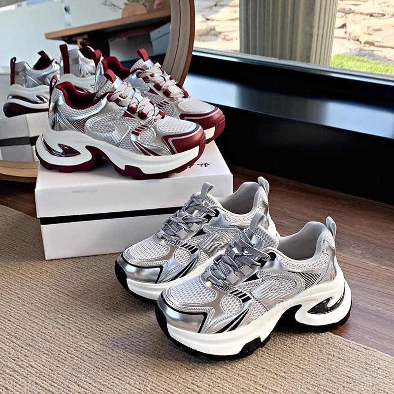 Platformas tēta apavi sieviešu jauni pavasara sudraba paaugstināti viegli daudzpusīgi ikdienas sporta apavi bērniem vizuāli samazina pēdas