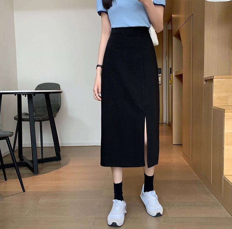 

Женская черная юбка А-силуэта летняя 2024: Высокая талия с шикарным разрезом сзади M