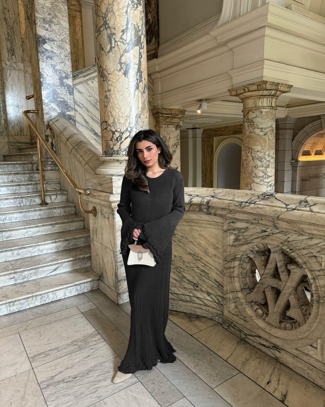 

Черное миди-платье с длинными рукавами и оборками, с элегантным плиссированным дизайном XL чёрный