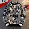 Trendiger Herrenpullover mit Panda-Print