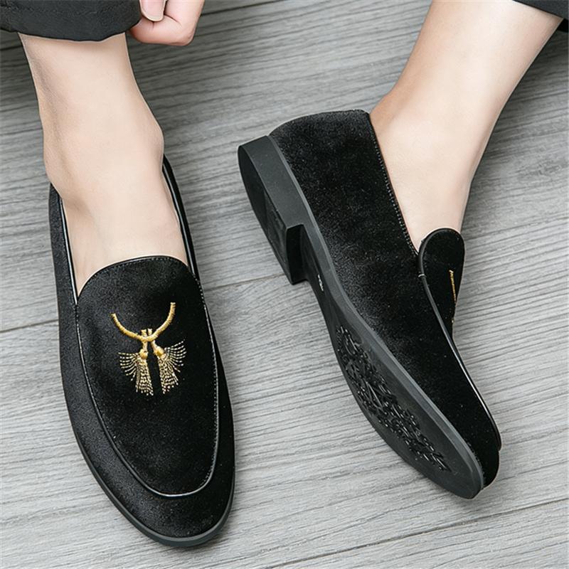 Luxury New Designer Velvet Embroidery Leather Driving Shoes For Men Formal Wedding Prom Dress Homecoming Sapatos Tenis Masculino