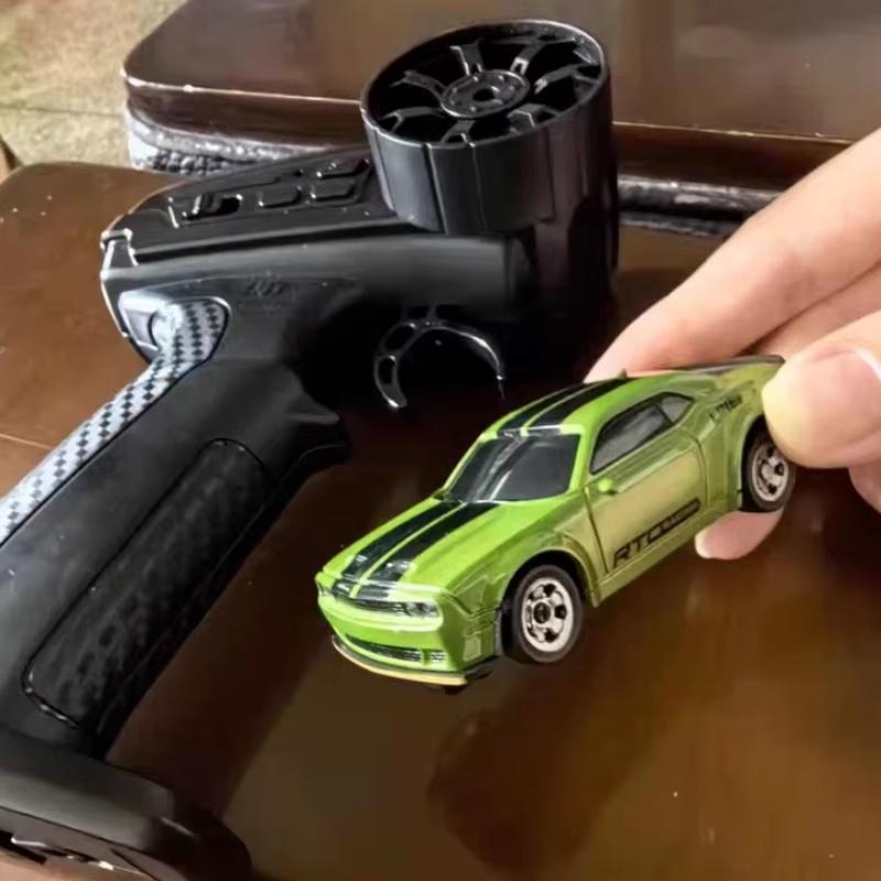 New 1:64 Mini Desktop Simulation Rc High-Speed Remote Control Car 2.4g Pocket Four-Wheel Drive Drift Remote Control Toy Boy Gift