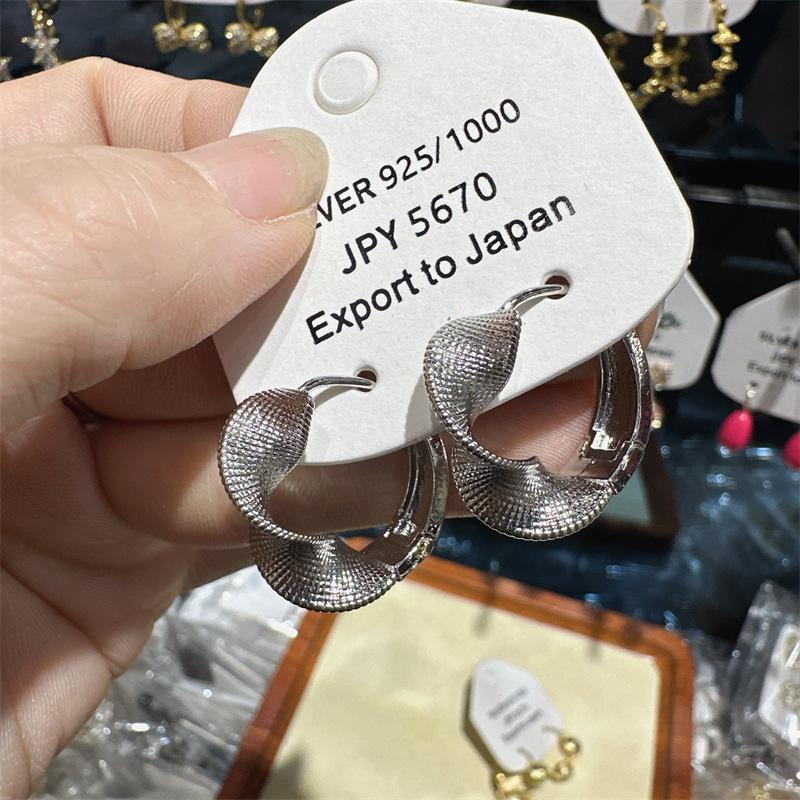 

Trendy Metal Twist Hoop Earrings for Women Irregular Geometry Round Dangle Earrings Party Minimalist Jewelry Golden Silver Color срібний