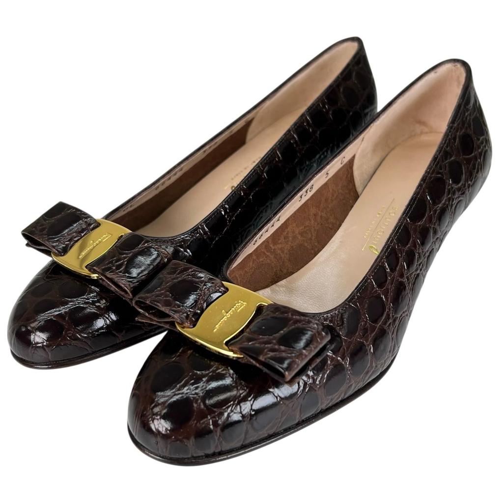 Ausgezeichnete Salvatore Ferragamo Pumps VARA Vara Schleife Braun Krokodil Damen 5 Gebraucht