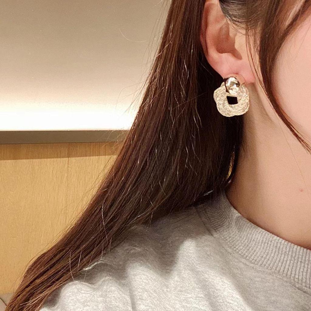 European & American Style Diamond Twist Earrings - Luxurious, Niche, Versatile High-End Design