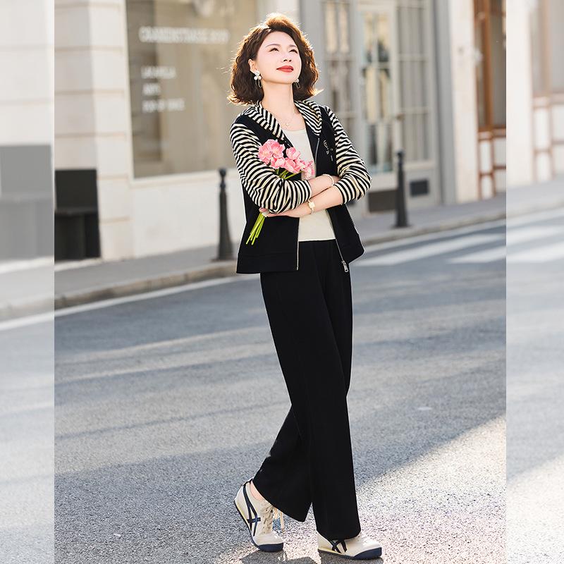 

Stylish Striped Two-Piece Sports Suit for Middle-Aged Women - Spring/Autumn Jacket & Top 3XL (120-135 jin)