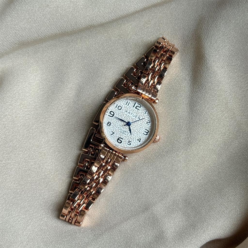 Wind Small Disc Simple Bracelet Watch Women'S Exquisite Retro Versatile High Value Digital Surface Fashion Quartz Watch