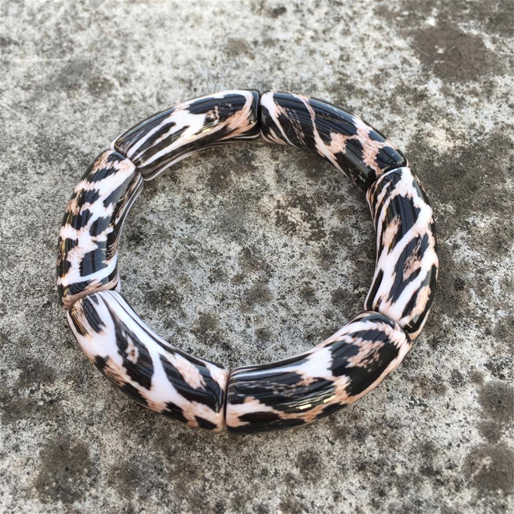 Vintage Dark Series Fun Leopard Series Print Acrylic Stackable Bracelets Women Resin Stretchy Bracelet 2025 Trend Jewelry
