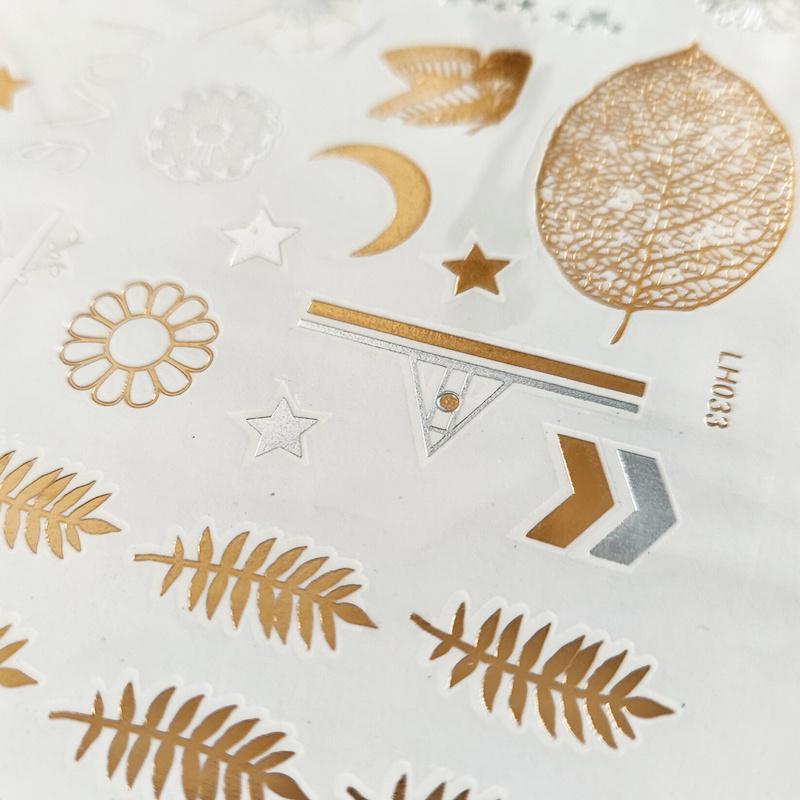 1 foaie de tatuaj temporar metalic de modă, de unică folosință, rezistent la apă, autocolant de machiaj din folie de aur