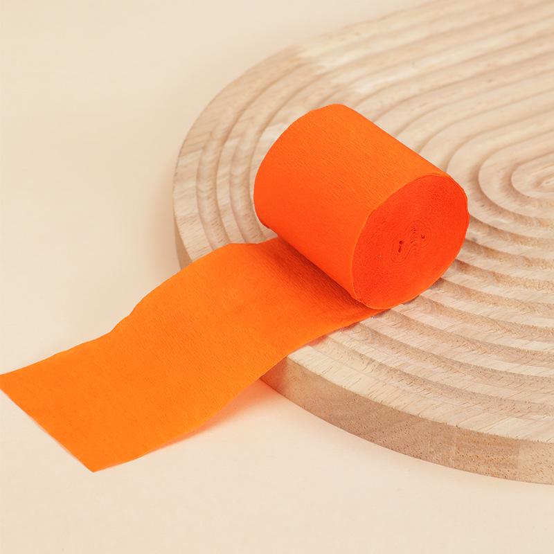 Barevné střapce z krepového papíru pro dekoraci dětské narozeninové oslavy