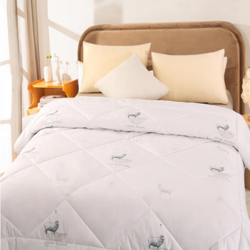 Yalu All-Season Polyester Fiber Quilt