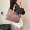 High-End Retro Tote Bag: Stylish, Large Capacity Shoulder Handbag for Commuting