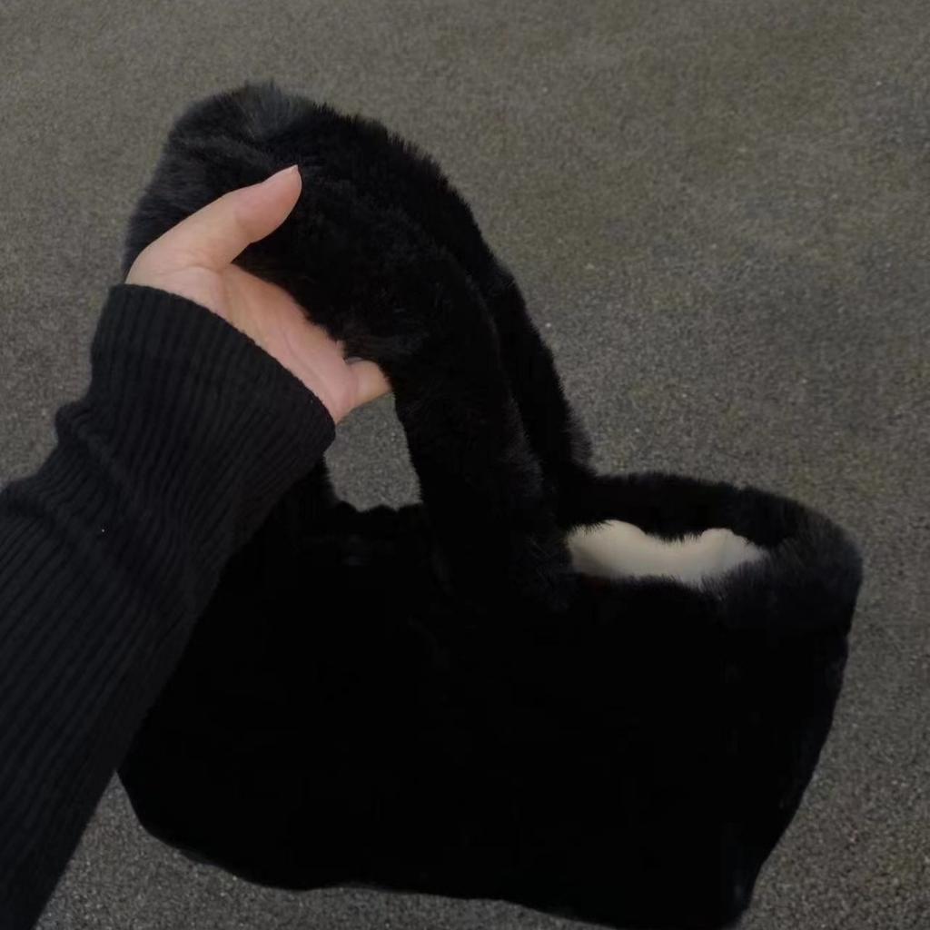 Autumn and winter plush rabbit bag large-capacity commuter class bag 2023 new niche fashion portable shoulder bag women