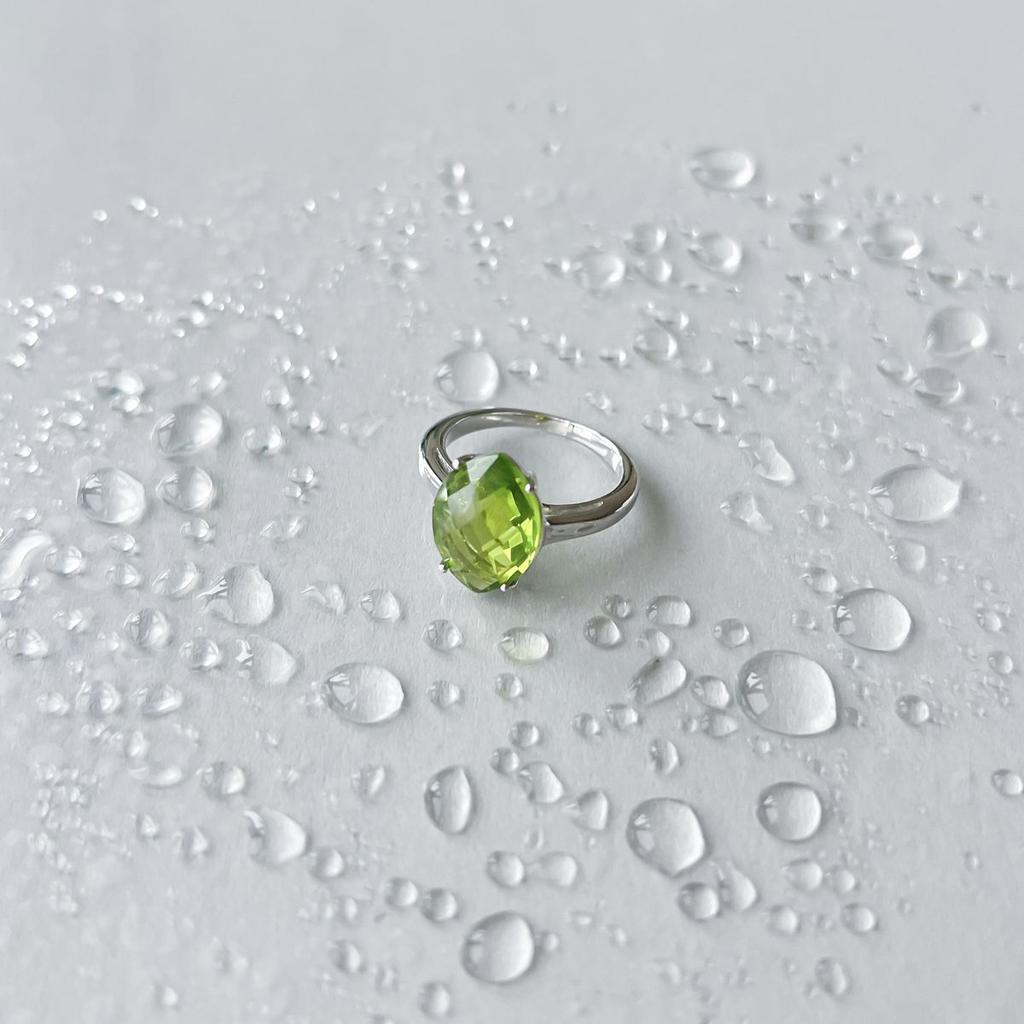 Серебряное кольцо с хризолітом 6.025ct, вес изделия 3,69 гр (2150343)