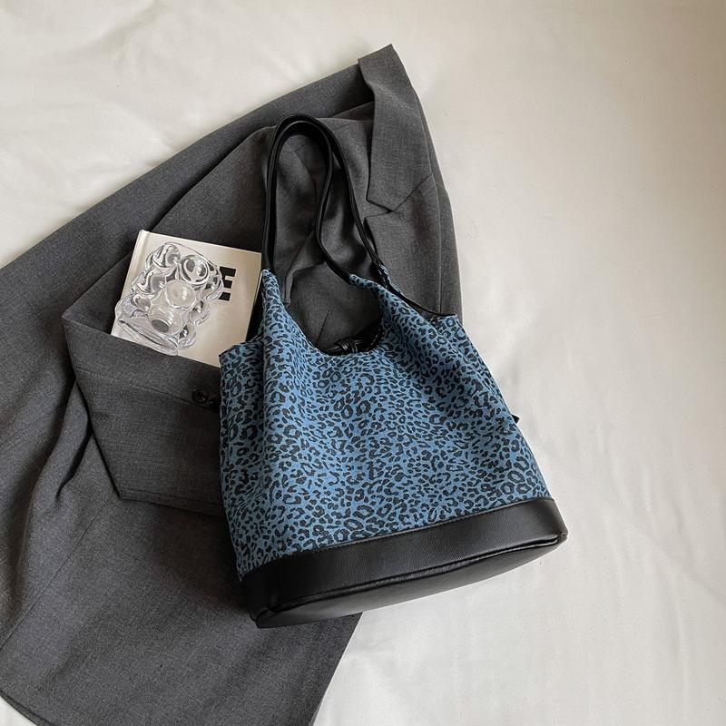 Сумка-тоут с леопардовым принтом — фото 8