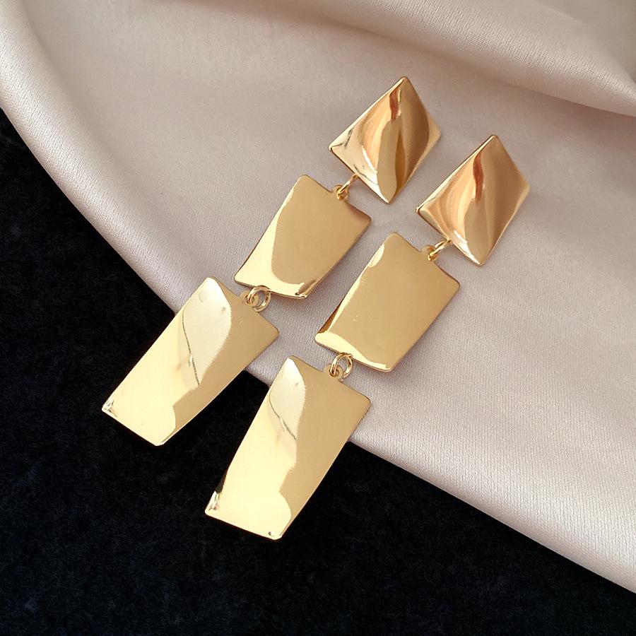 

European and American steel needle square smooth fringed earrings fashionable cold wind temperament earrings light luxury high-end earrings