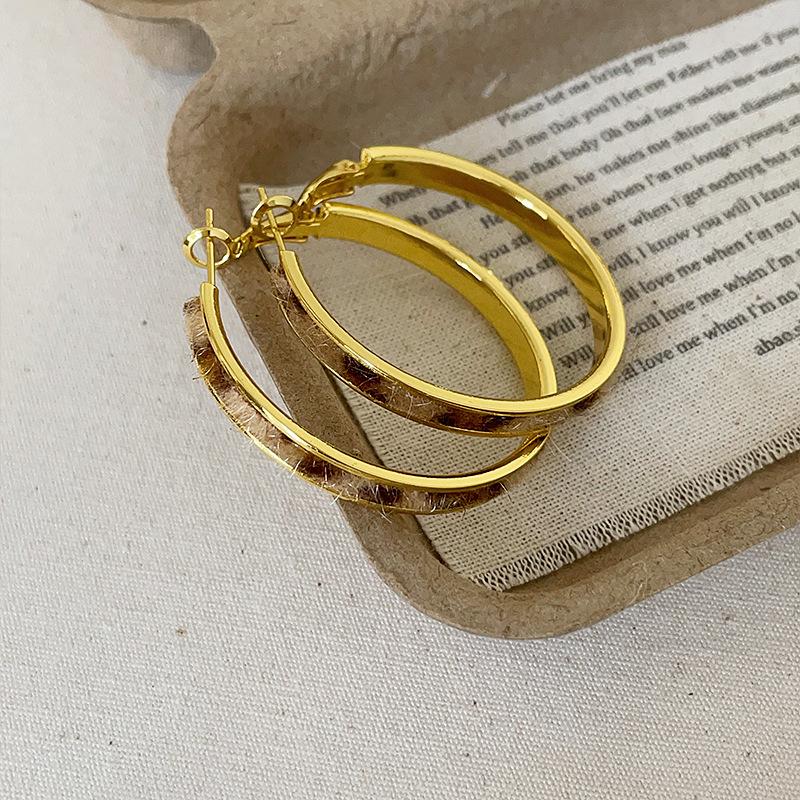 

Индивидуальность преувеличенные стеганые леопардовый принт металлические серьги женские нишевые дизайнерские чувства уникальные изысканные модные универсальные серьги