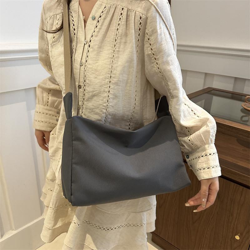 Large Capacity Solid Color Summer Women's Fashion Minimalist Commuter Tote Bag