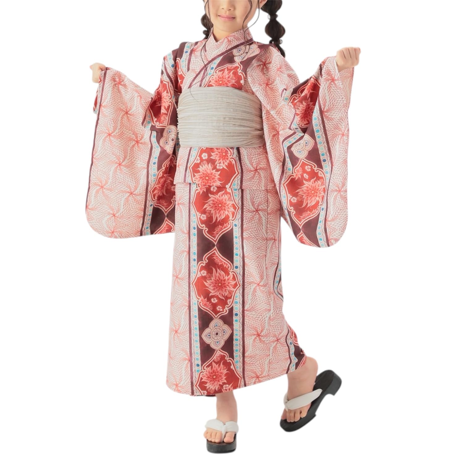 

Узор Кутани на комплекте юката и оби Кутани, разработанный художником Мако Кутани Кимоно [KUTANI×KIMONO] в единственном экземпляре. Дети (2