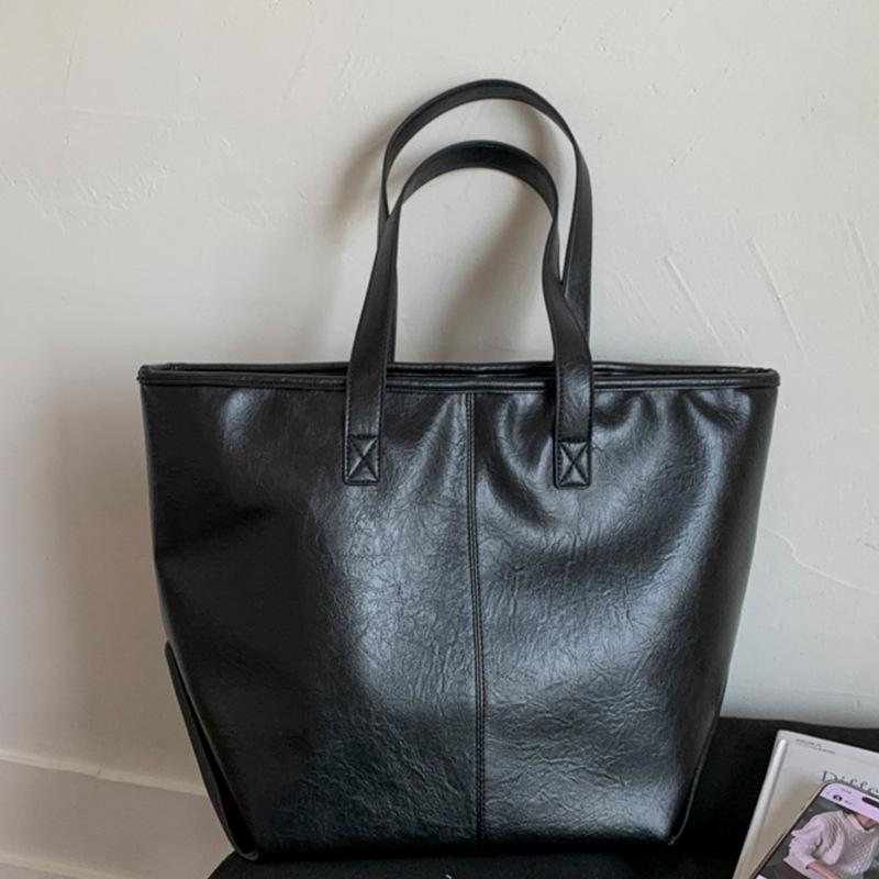 2025 early autumn new commuter retro simple large-capacity armpit bag solid color shoulder bag college student tote bag women