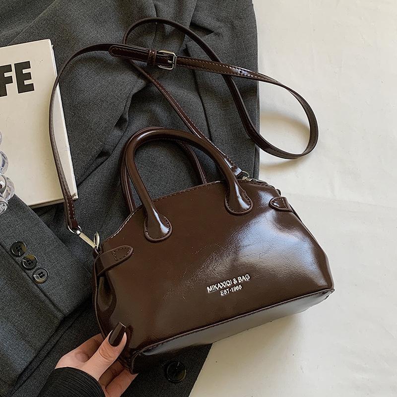 

Spring and summer new products niche retro simple oil wax leather handbag temperament advanced sense women s casual commuting messenger bag