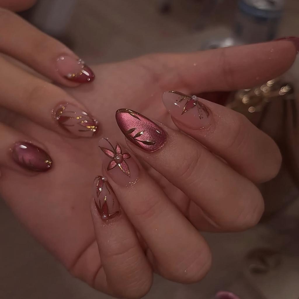 24Pcs Gold Cat Eye French Pearl Fake Nails Medium Almond Glitter Irregular Line Press On Nails