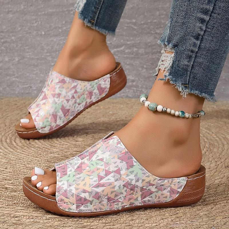 

Fashion Mix Color Med Heels Slippers Women 2025 Summer Pu Leather Thick Platform Sandals Woman Lightweight Open Toe Non-Slip Flip Flops 36 розовый