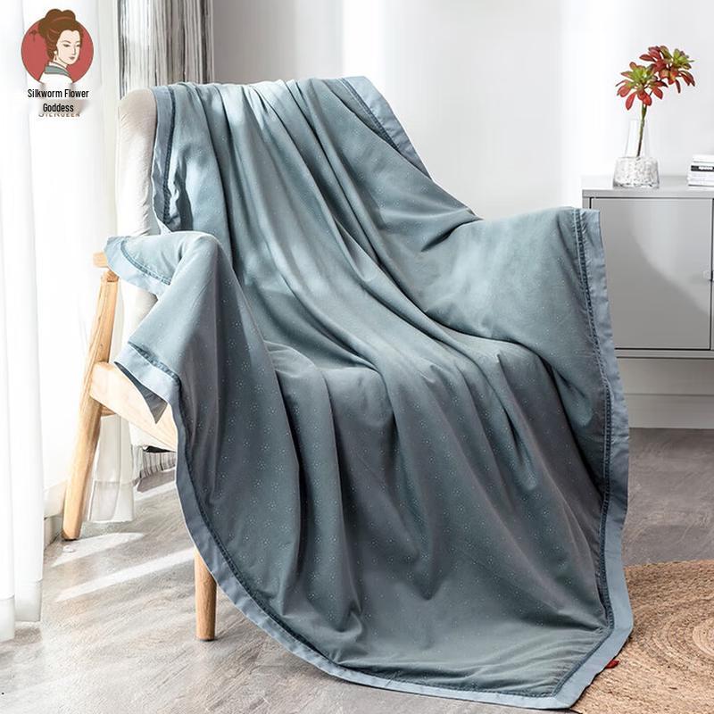 

Canhua Niangniang Mulberry Silk Quilt with Cotton Corduroy Cover