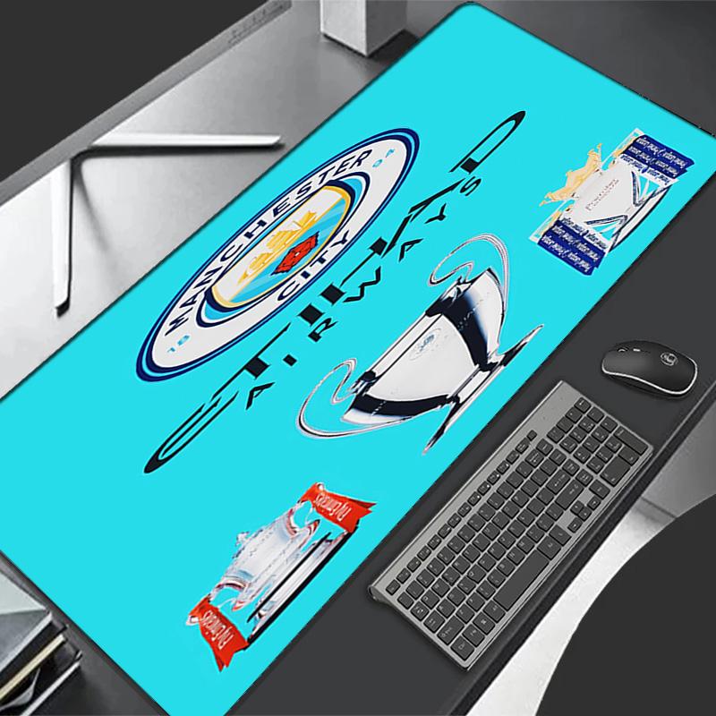 Manchester City Fußballclub Thema Premium Rutschfestes Mauspadd mit Genähten Kanten, Strapazierfähiges Gummi-Material, für Schreibtisch & Gaming Tolle Geschenke