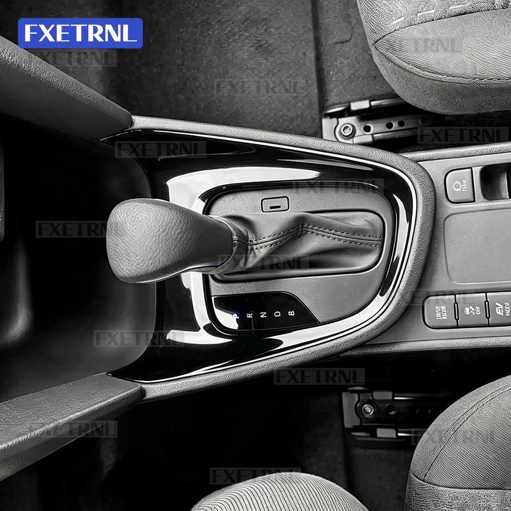 Carbon Fiber Pattern For Toyota Yaris Yaris Cross 2021-2026 LHD Gloss Black Gear Shift Outer Frame Trim Cover Car Interior Trim