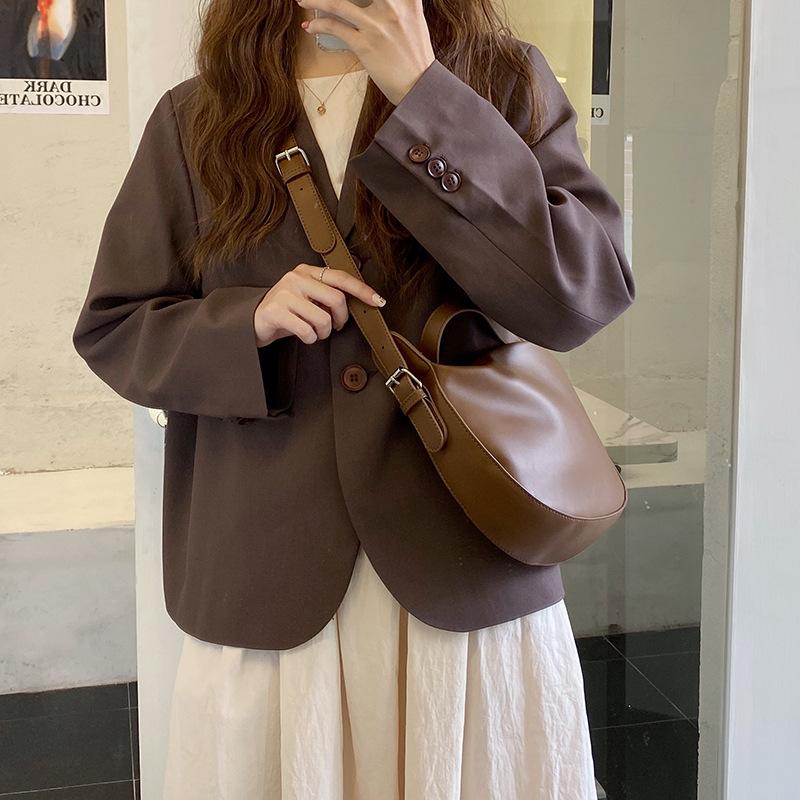 

Xiaohongshu same large-capacity saddle bag single shoulder oblique span women s bag autumn and winter ins texture student leisure soft satchel коричневый