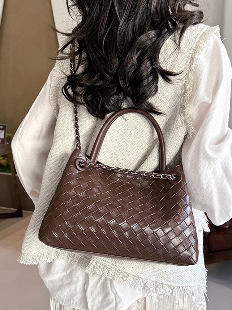 2026 Fashionable Woven Texture Bucket Handbag: High-End Chain Shoulder & Crossbody Versatile Commuter Bag