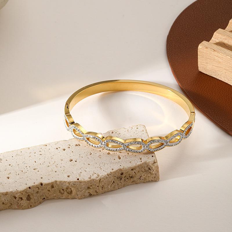 European-American Fashion Rhinestone Titanium Steel Bracelet - Non-Fading Stainless Steel, Simple Open Design.