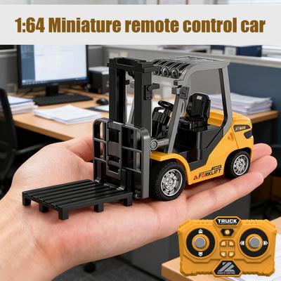 Remote Control Forklift Toy 1/64 Scale Alloy Forklift Truck with Lift Fork Hook Toddlers Rechargeable 2.4GHz RC Simulated Construction Vehicle Toy