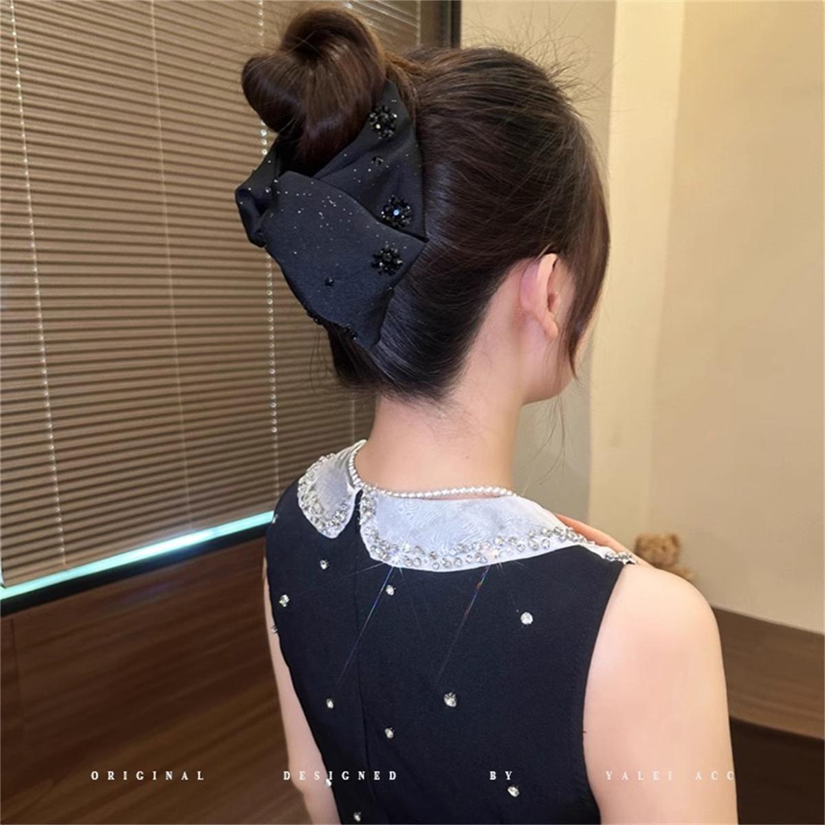 

New high-end hair clip, large shark clip for women s back of the head, elegant hair accessory.